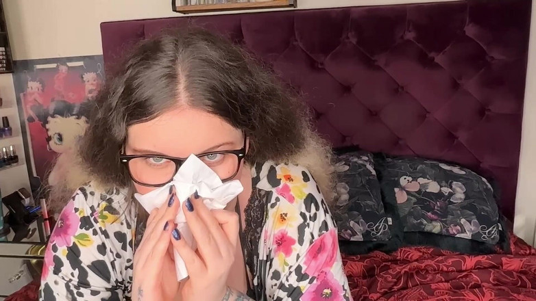 MissFFW: İri güzel kadın hapşırmasını sağlamak için q-tips ile oynamayı seviyor