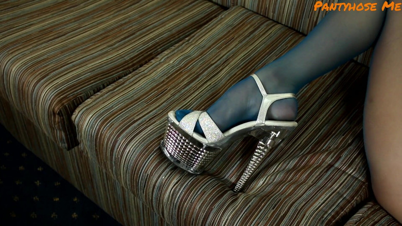 Pantyhose me porn videos: Kate england si cewek hot rambut pirang lagi asik muasin...