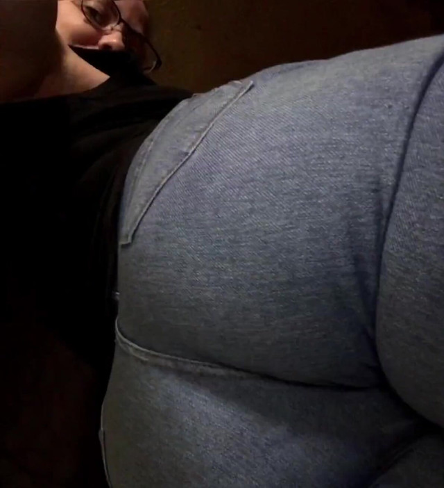 Ass in Jeans (AdalynnX) Ass in Jeans (AdalynnX)