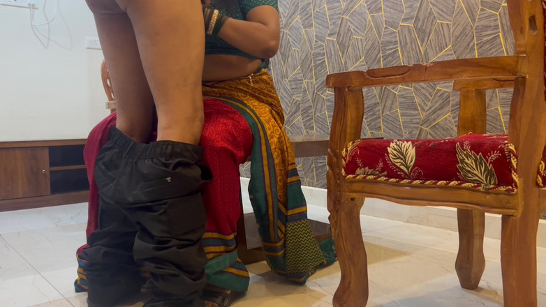 Besharam Jodi: Desi indická sárí ošukaná jejím besharam mladším nevlastním bratrem