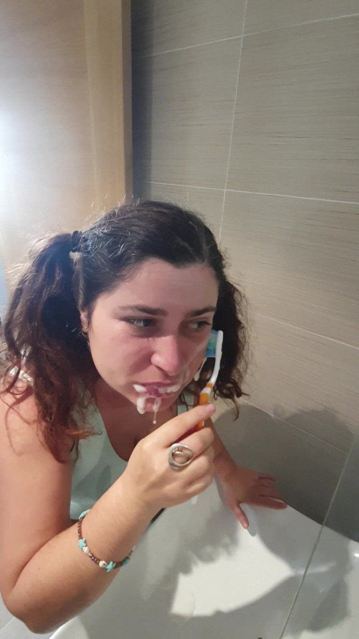ExpressiaGirl: Stupid Stepdaughter Brushes Her Teeth with Cum, Stepdaddy Cheated Her