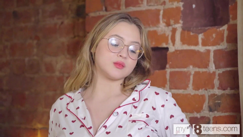 My 18 Teens: My18teens - Cute Plump Girl Fucks Her Pussy with a Fingers