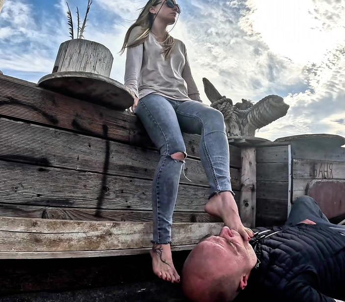 Mistressyammyboots: 足元の力