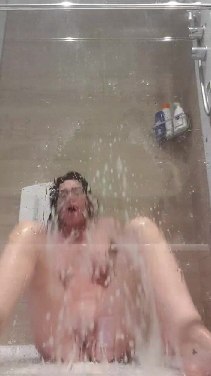 JulieEroticDress: Enorme esguicho de esguicho para janela no banheiro