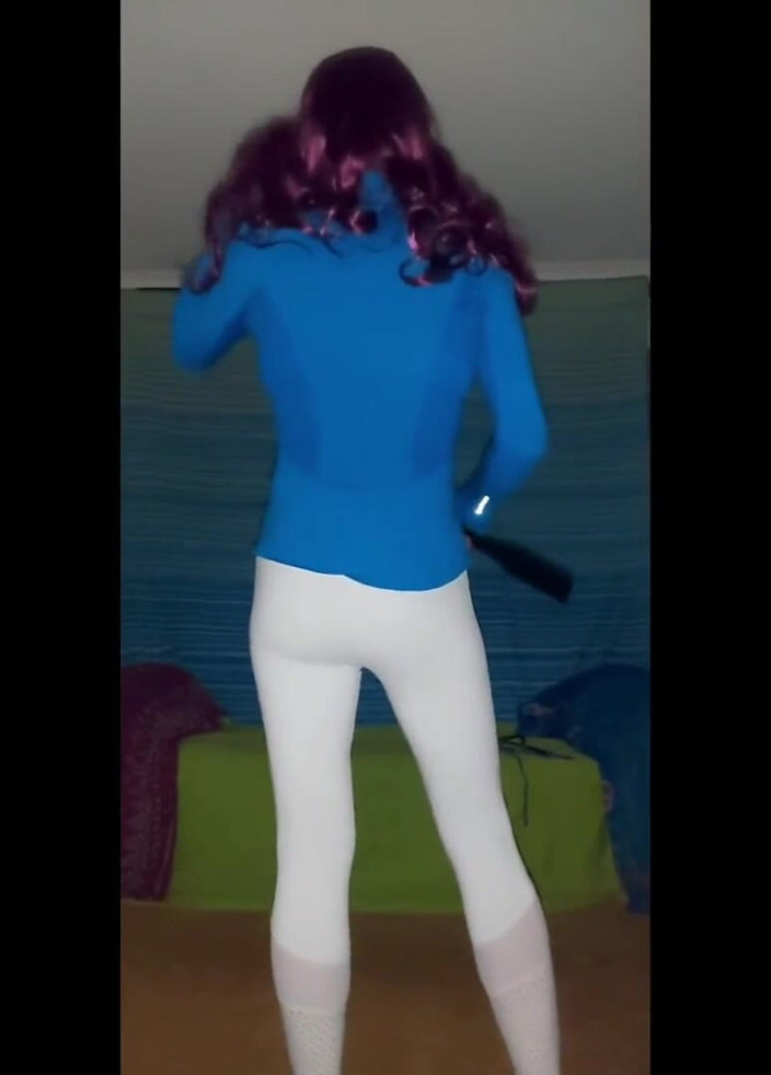 Lizzaali: My sexy new white tights and blue top