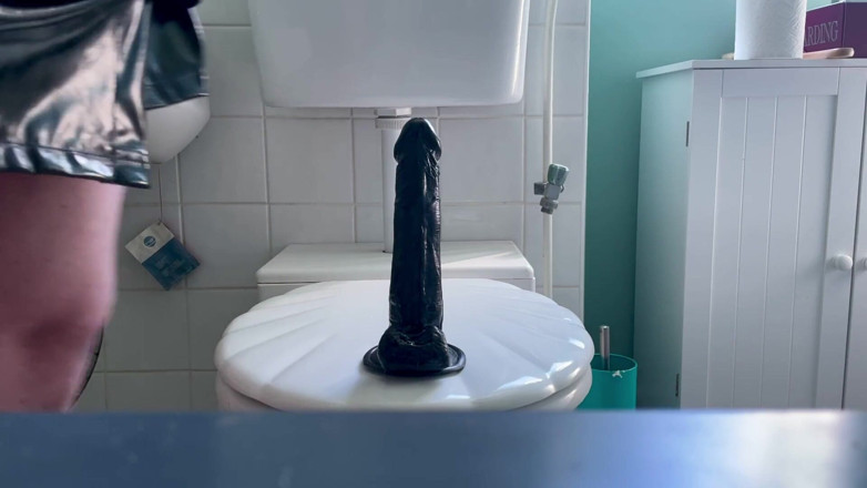 Sissy anal fun: Pvc etek üzerinde azgın