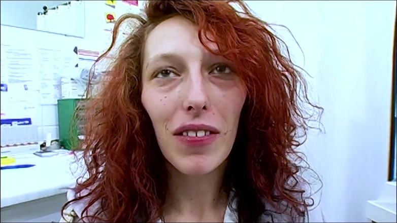 Klink by sextermedia: Kızıl saçlı orta yaşlı seksi kadın Dr. Dirty'te mastürbasyon yapıyor