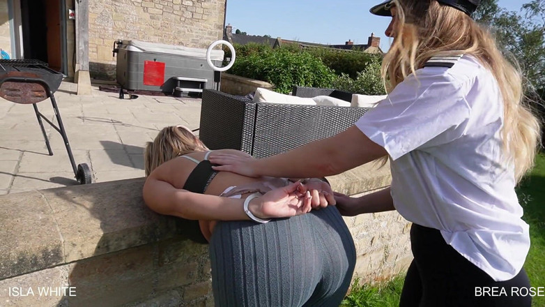 Brea Rose: Upokorzenie policji: Aresztowanie, Frisk i Wedgies