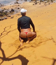 Ladysilvas: Ladysilva pronkt met haar hete kont in slipje op het...