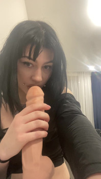 There Is No Money to Pay for the Apartment, so He Pays with Blowjob and Anal