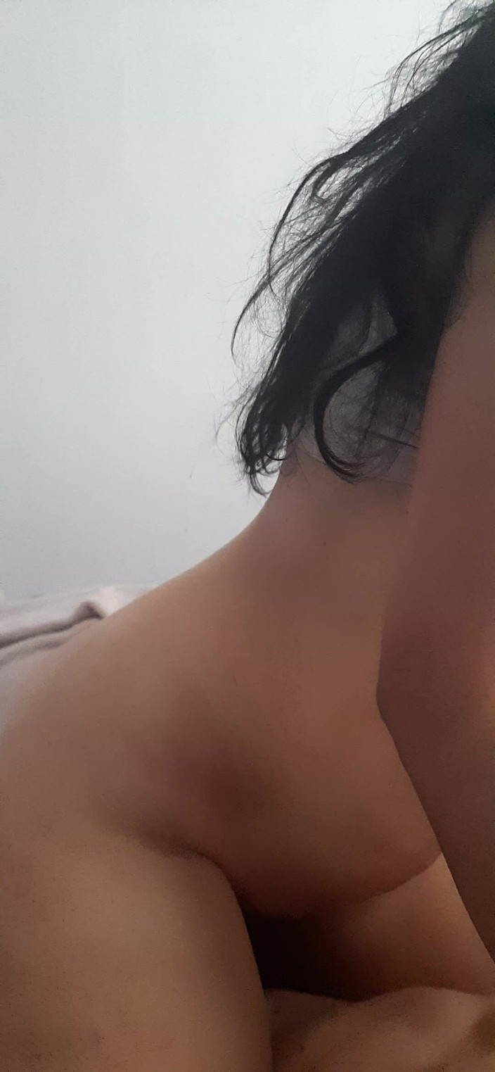 Renatinharj: Vanessinha zaprosiła mnie do swojego salonu, żebym przetestował nową sofę