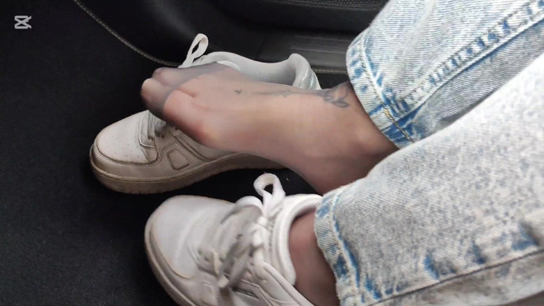EricSkyMDH: Nylon Jeans Footjob Im Auto