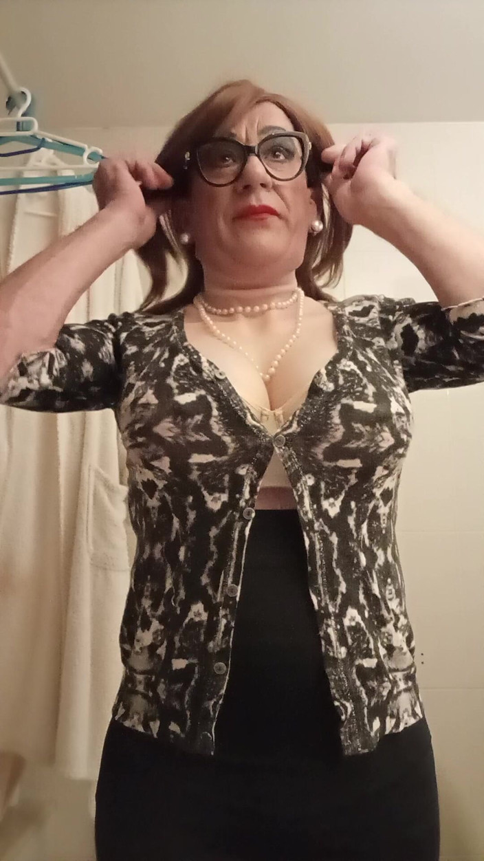 Yusti: 在镜子前穿衣