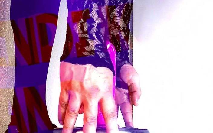 kandiKane: Diep stoten enorme dikke omtrek dildo gemonteerd door Kandi Kane