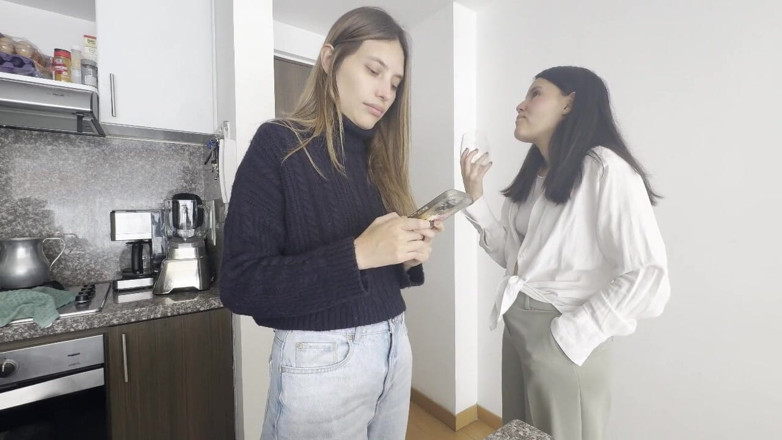 scarlettandc: Моя бывшая подруга приходит ко мне домой, чтобы заняться сексом, пока мой муж за городом, часть No1