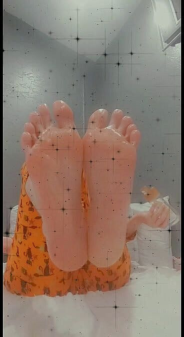 Lolafuccbunny: Meminyakkan kaki merah jambu comel saya tanpa audio