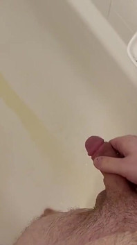 Branlette, éjaculation et pisse