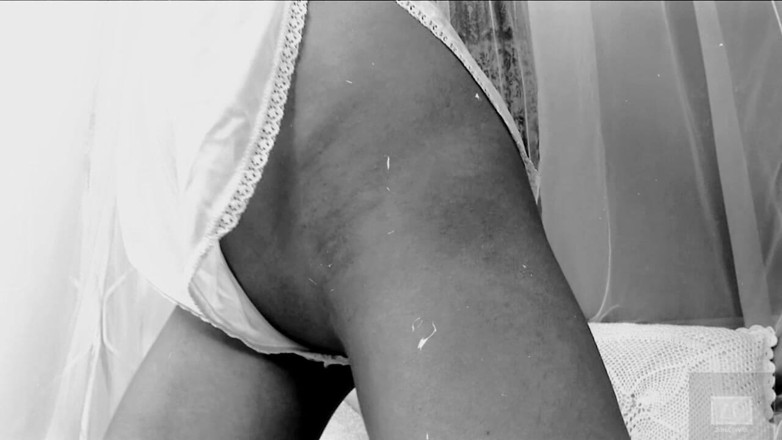 Zona Divas NET: La bella teen oley si spoglia e la figa in...