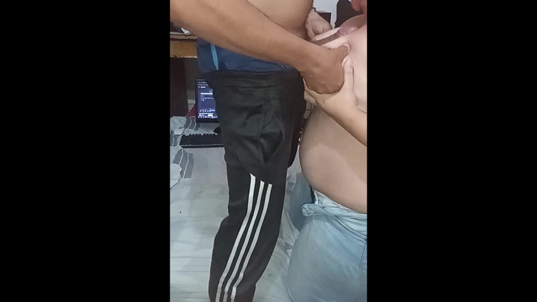 Jaky2023: Mi vecina me pone a cuatro patas y me mojado