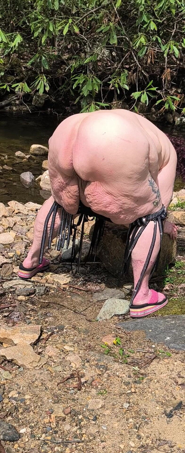 HerculesnVENUS: Ada orang asing nonton apakah cewek nakal ini bakal kencing?