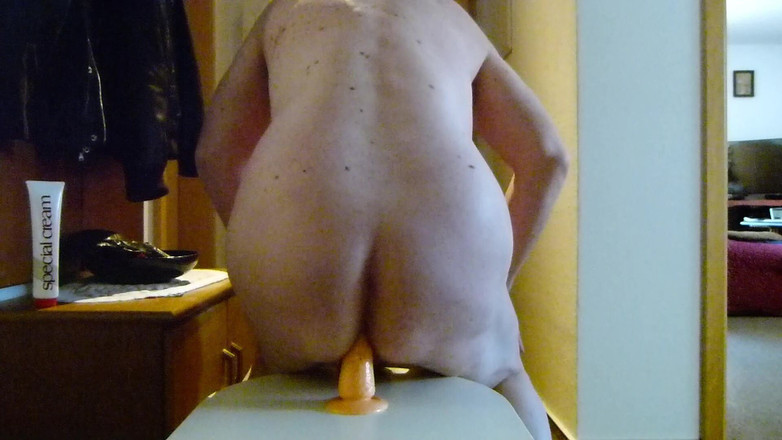 Andi Geil: 熟女骑乘假阳具