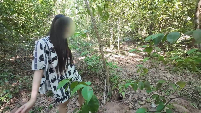 RealThaiSolo: Awek Thai Berjalan Dan Bernafsu Tentang Kesakitan Kencing Di Hutan,...