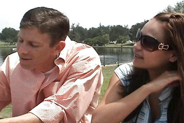 Radical: Cewek semok ini lagi asik ngentot kontol besar sampai mengerang...