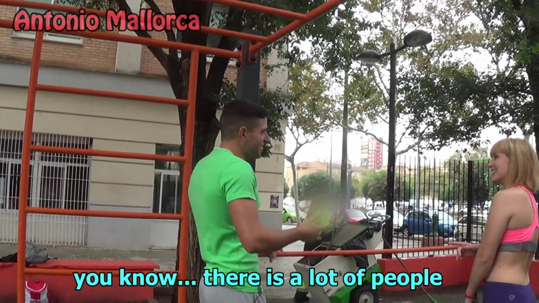 Antonio Mallorca: Baciare una ragazza spagnola calda dopo l'allenamento