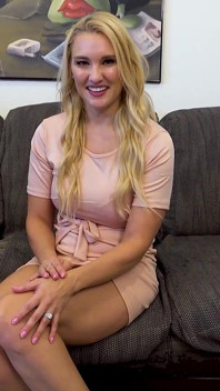 Milftrip, MILf julia robbie mit großem hintern wird von riesigem sperma ins gesicht gespritzt