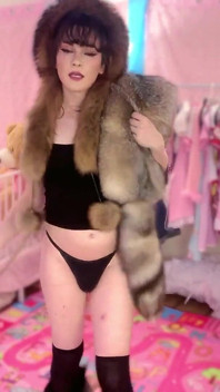 널 지배하는 버릇없는 슈가베이비