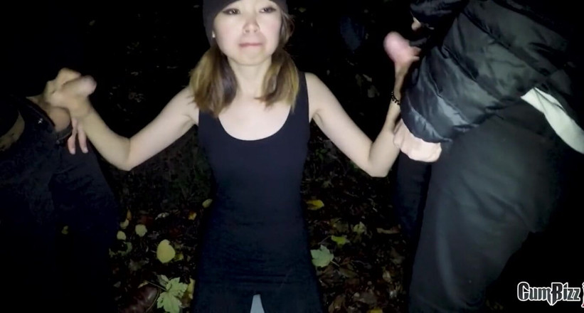 Cumbizz: Asijská teenagerka blowbang