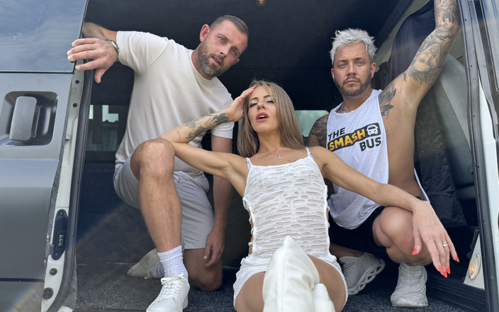 Smash bus: Pendeta ini ngajak pasangan swinger untuk seks threesome 4k yang bejat (crot...