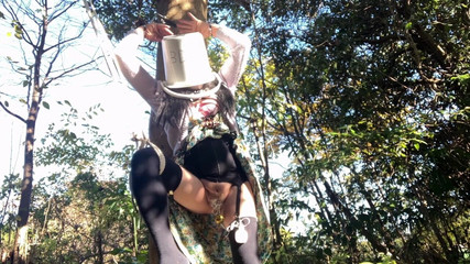 megu2002: Instrukce od trenéra č. 23 Trest za nechání kbelíku na jedné noze