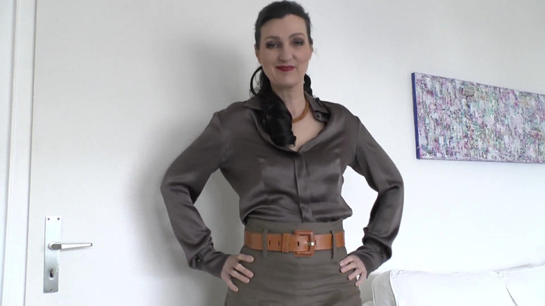 Lady Victoria Valente: Emozionante calzata di cintura con una gonna di lino, Parte 1,...