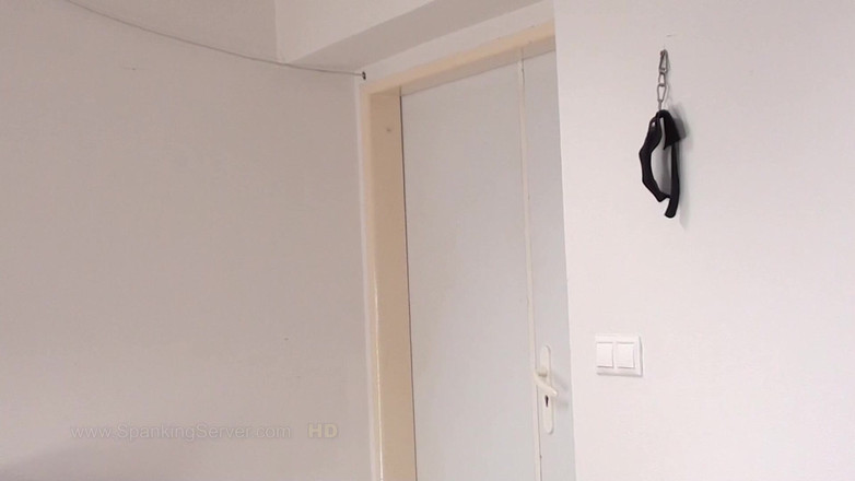 Spanking Server: Sissi Çıplak Sırt Kırbacı 30235