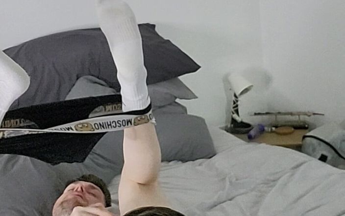 Twotwinkhusbands: 英国小伙子第一次在视频中吃他的屁股