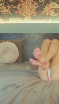 Cute Eva Generosi Gets Her Feet Worshipped & Rewards Him with an Oily Footjob