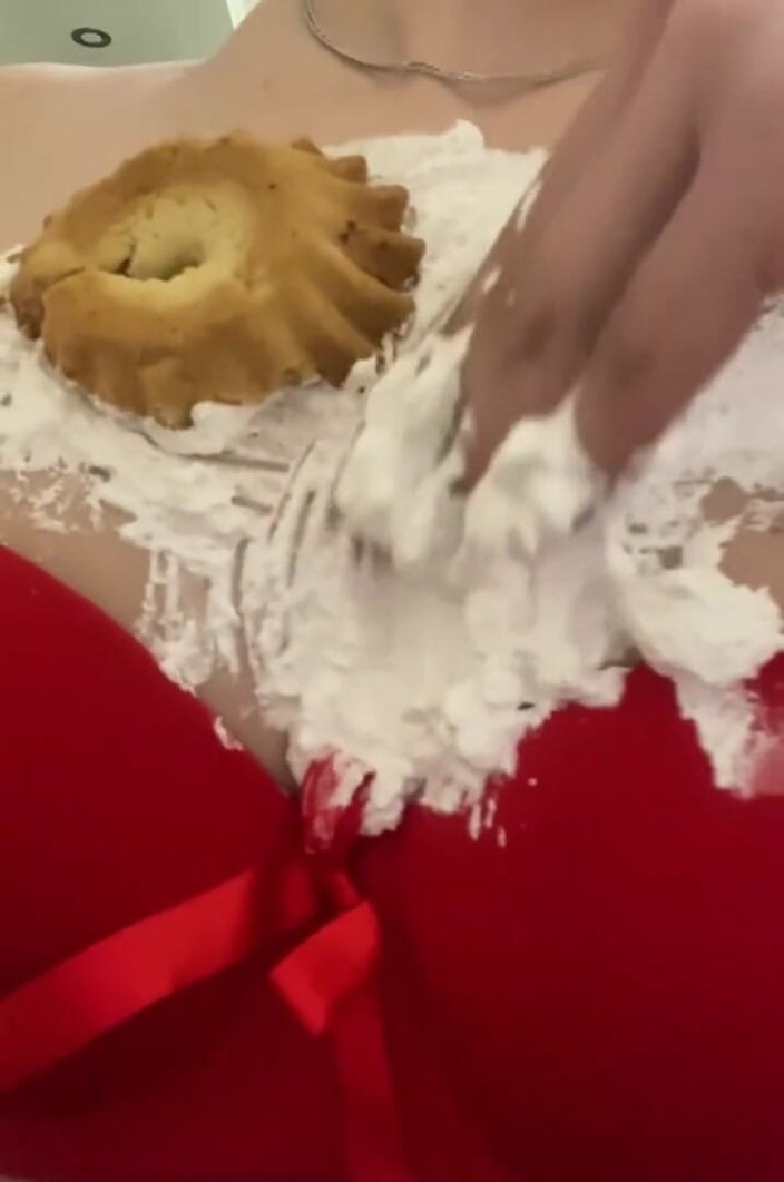 Monnycka: Cupcake manis pada tetek