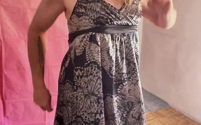 Laura Luiscz: Little Crossdresser Menunjukkan Nombor 2