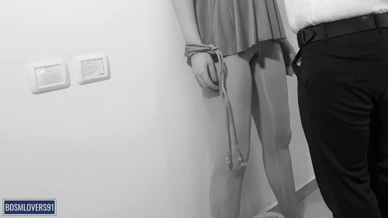 Bdsmlovers91: Siusiu w wiadrze Sprawiło, że płaczę