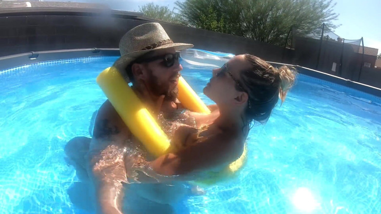Mya Lane: Risky Sex in the Pool Outside 9 Months Pregnant