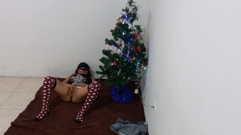 Martin13: Mijn kerstboom kijkt toe hoe ik op de vloer masturbeer
