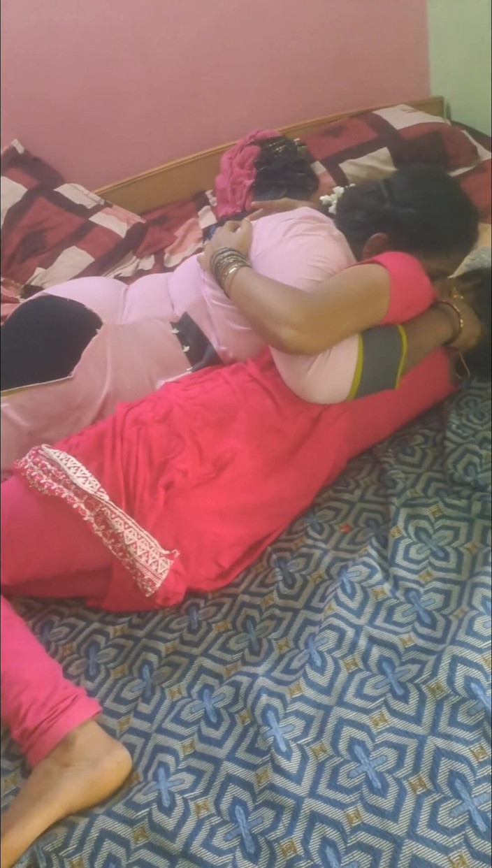Tamil lesbian: Tías lesbianas atrapadas por novio