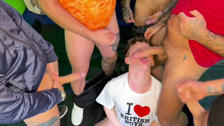 Andyleexxx: Aussie Lad Takes on the Whole Group