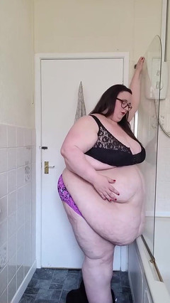 SSBBWLadyBrads: SEXY HOLKA SUMMER JE STÁLE TADY
