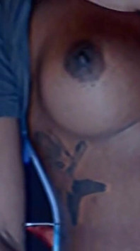 Aj180 escupe en sus tetas