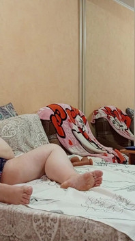Schwiegermutter masturbiert abends ihre fleischige muschi und reibt ihre großen titten