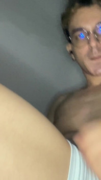 Stright Boy spielt mit seinem Fleshlight