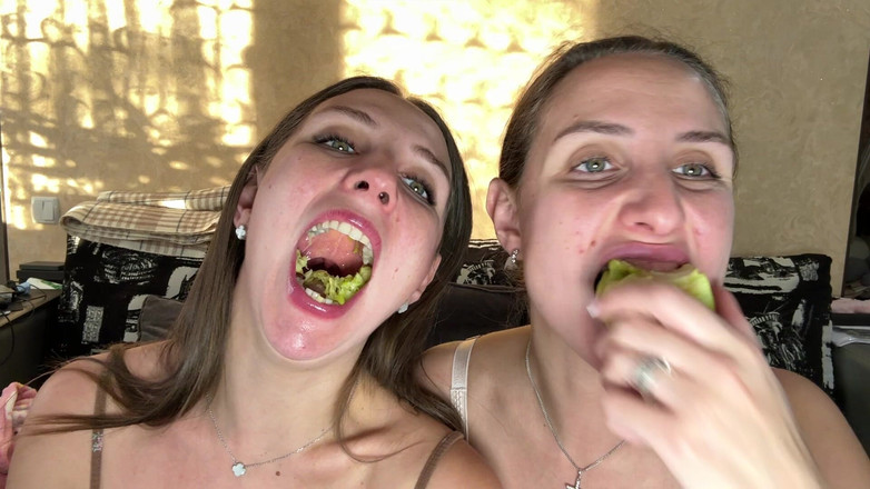 Hottie goddess: 젖을 빠는 발정난 밀프