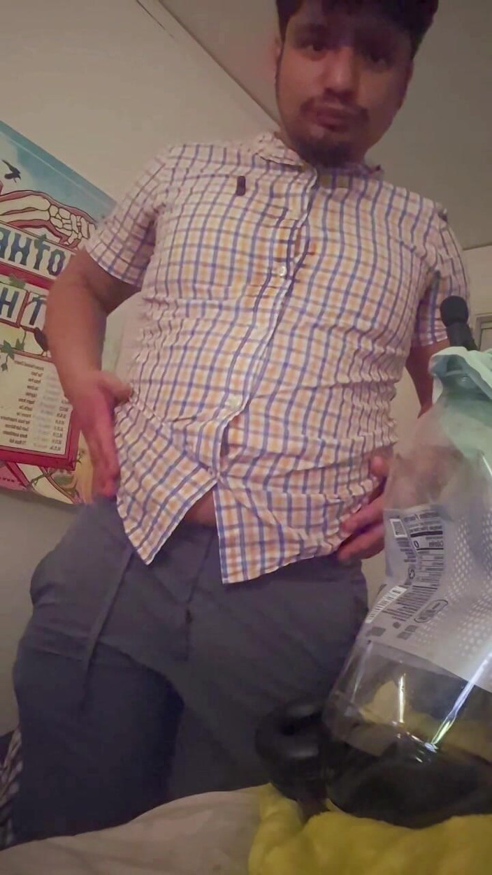 NakyJoss: Der versuch, den großen schleuter und gurgle meines bauches zu...